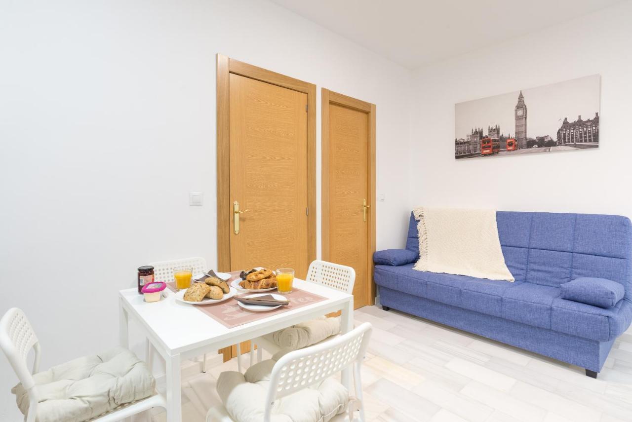 Ole Hostels Malaga Zambrano Esterno foto