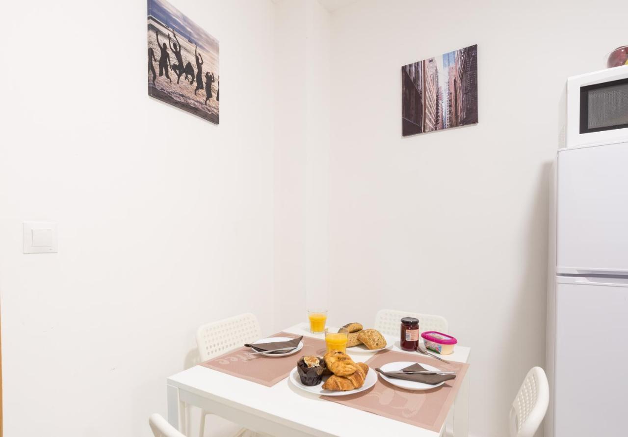 Ole Hostels Malaga Zambrano Esterno foto