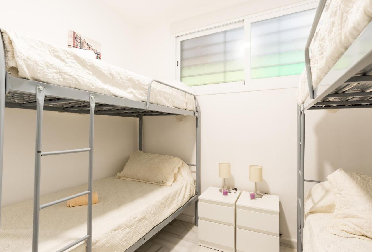Ole Hostels Malaga Zambrano Esterno foto