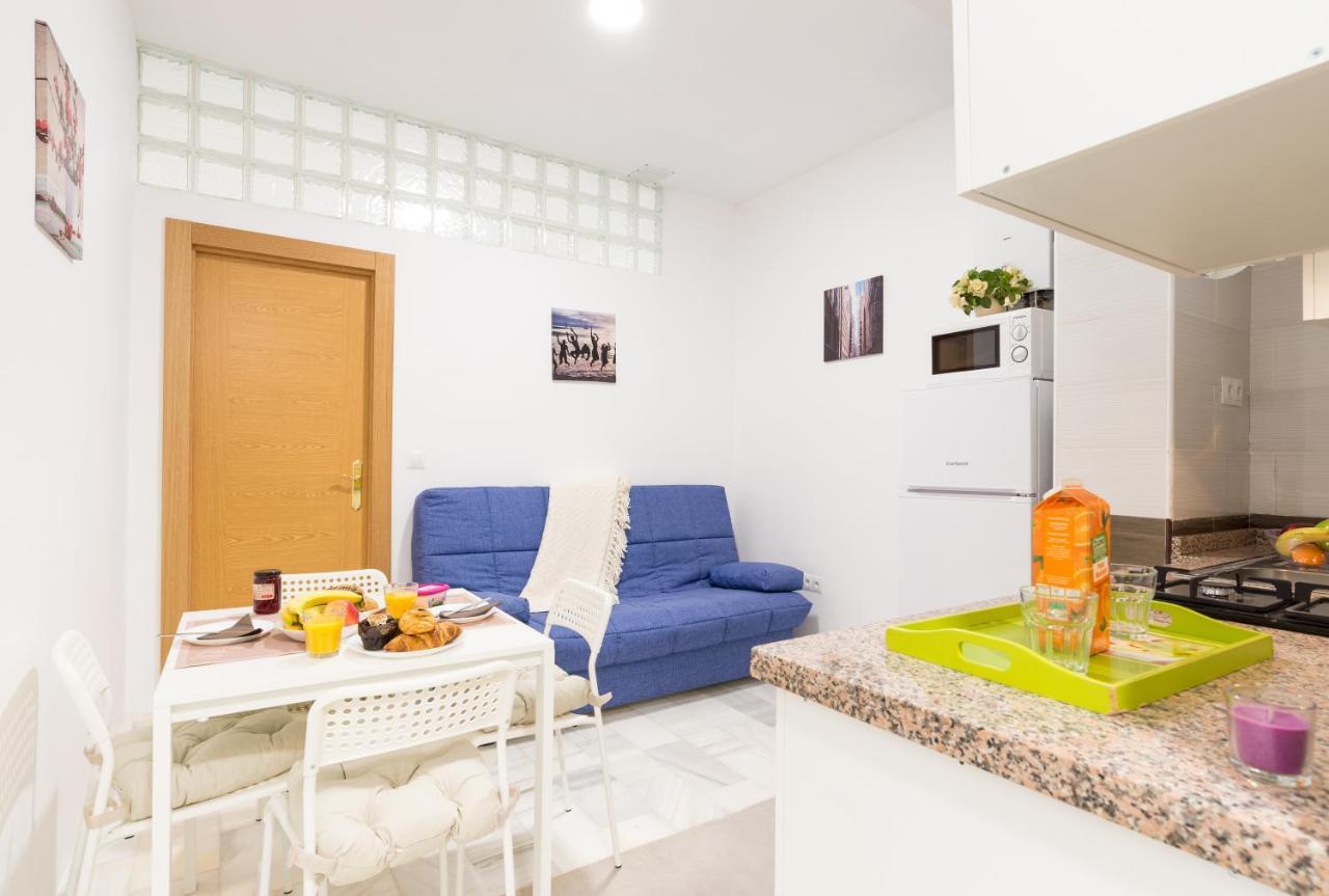 Ole Hostels Malaga Zambrano Esterno foto