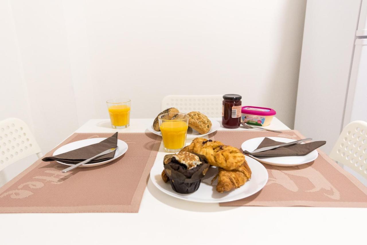 Ole Hostels Malaga Zambrano Esterno foto