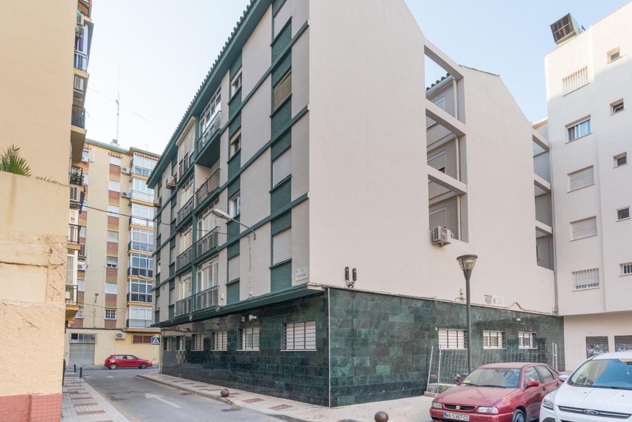 Ole Hostels Malaga Zambrano Esterno foto