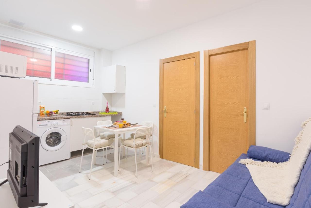 Ole Hostels Malaga Zambrano Esterno foto